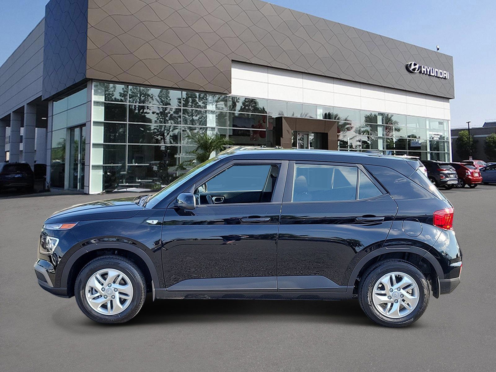 Certified 2026 Hyundai Venue SE FWD image 3
