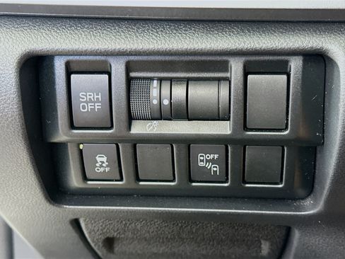 Used 2019 Subaru Crosstrek 2.0i Limited w/ Moonroof Package w/Navigation AWD/4WD image 17
