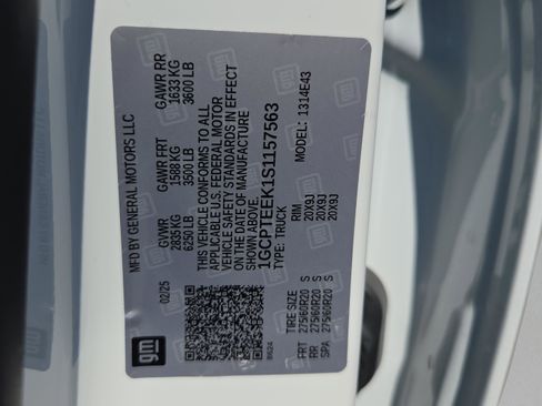 Used 2025 Chevrolet Colorado Trail Boss AWD/4WD image 16