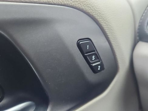 Used 2023 Chrysler Pacifica Touring-L image 23