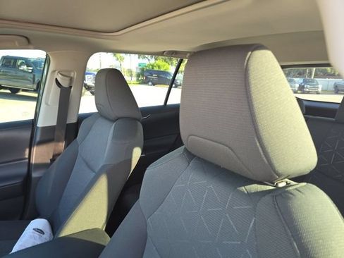 Used 2025 Toyota RAV4 XLE w/ Convenience Package FWD image 9