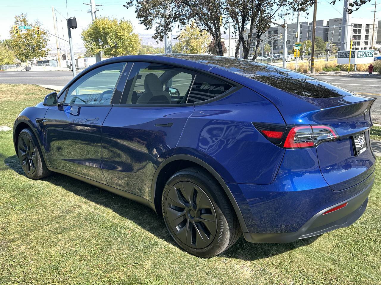 Used 2024 Tesla Model Y Long Range AWD/4WD image 9