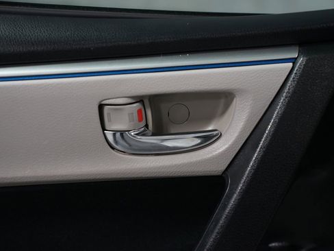 Used 2016 Toyota Corolla S image 28