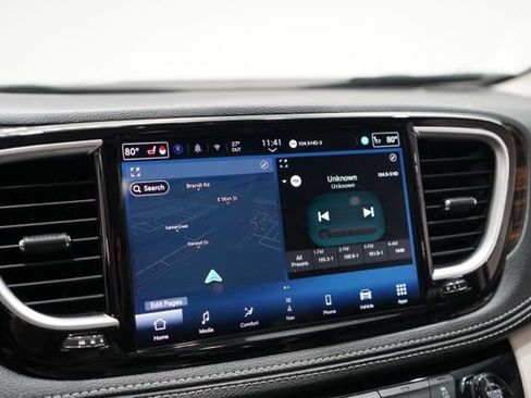 Used 2024 Chrysler Pacifica Limited image 25