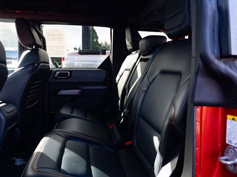 Used 2023 Ford Bronco Badlands image 19