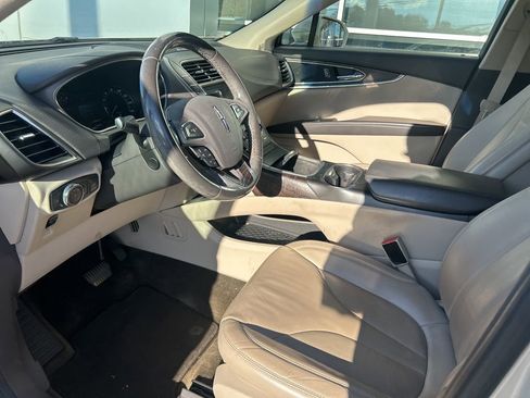 Used 2016 Lincoln MKX Select w/ Select Plus Package image 3