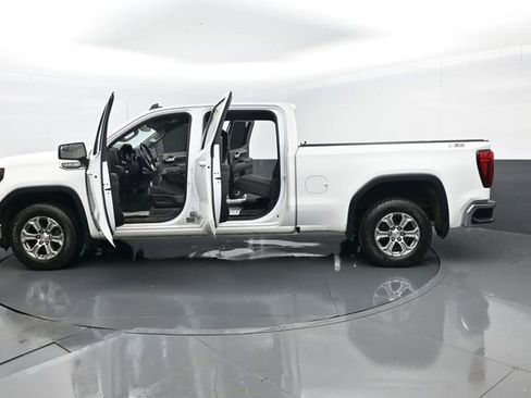 Used 2022 GMC Sierra 1500 SLE w/ X31 Off-Road Package image 30