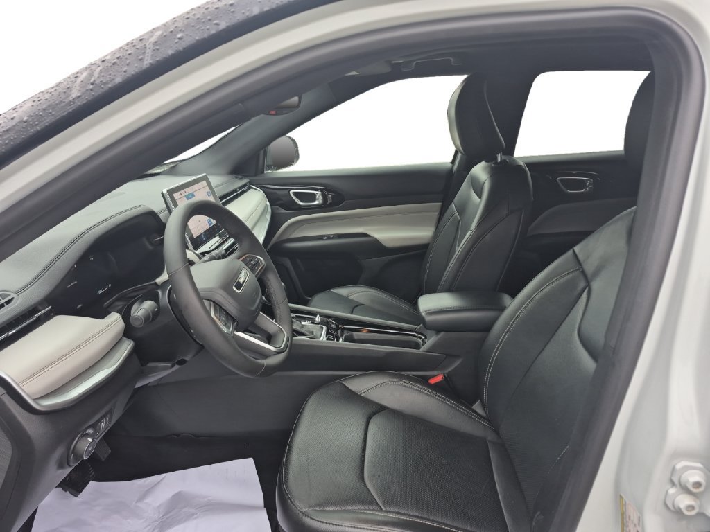 Used 2025 Jeep Compass Limited w/ Elite Group AWD/4WD image 9