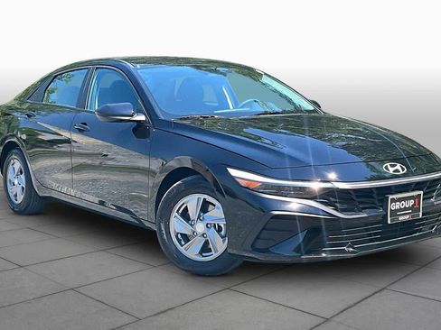 Used 2026 Hyundai Elantra SE FWD image 3