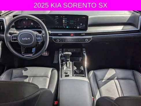 Used 2025 Kia Sorento SX image 28