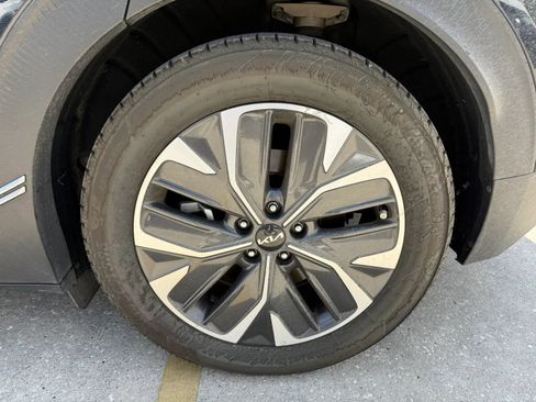 Used 2022 Kia EV6 Light RWD image 6