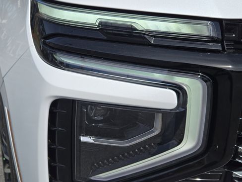 New 2026 Chevrolet Suburban High Country image 23