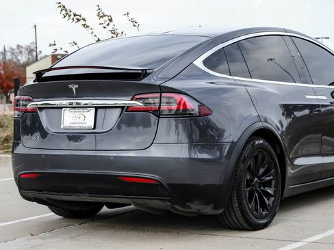 Used 2018 Tesla Model X 75D image 11