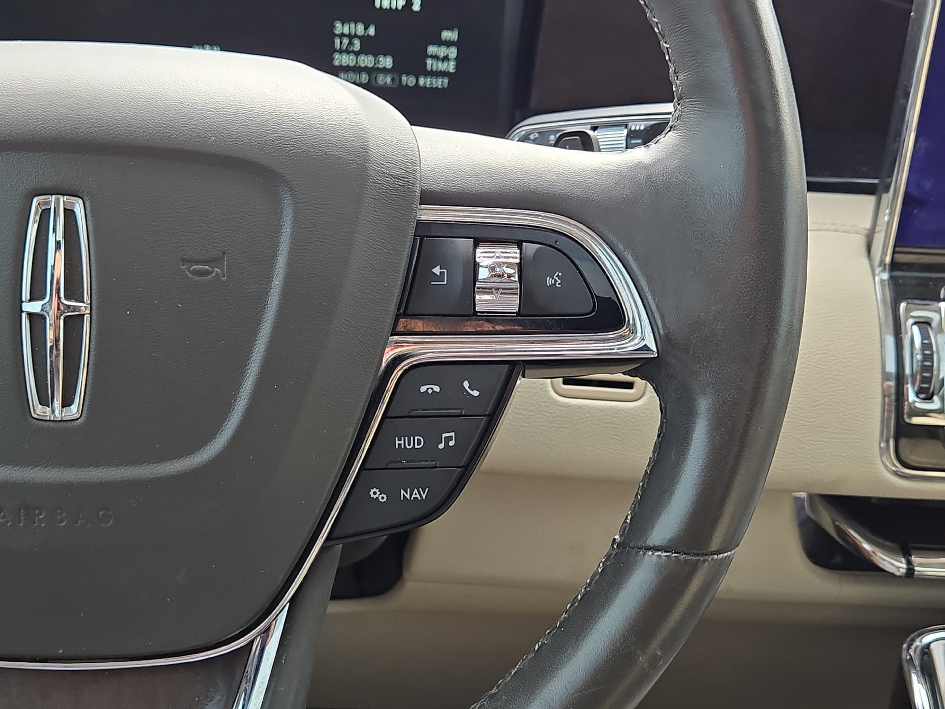 Used 2019 Lincoln Navigator Select w/ Technology Package RWD image 21