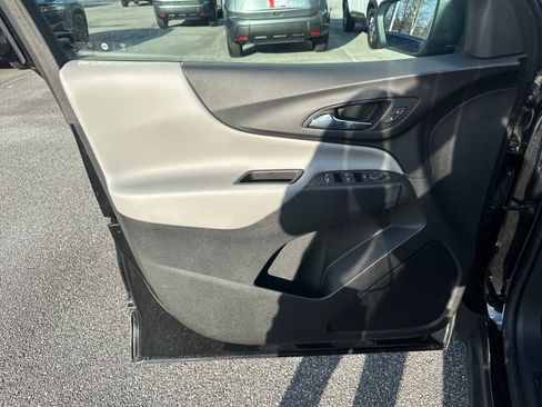 Used 2023 Chevrolet Equinox LS image 10
