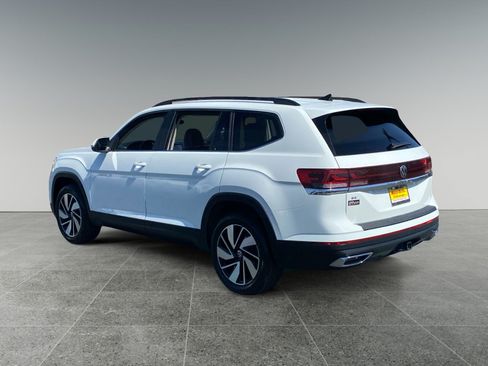Used 2024 Volkswagen Atlas SE FWD image 3