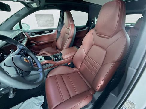 New 2026 Porsche Cayenne AWD/4WD image 5