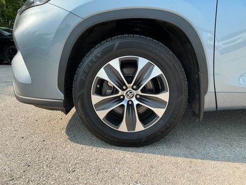 Used 2023 Toyota Highlander XLE FWD image 9
