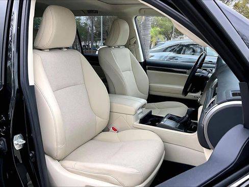 Used 2023 Lexus GX 460 Premium w/ Premium Package image 9