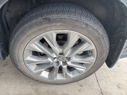 Used 2024 Toyota Highlander Limited image 11