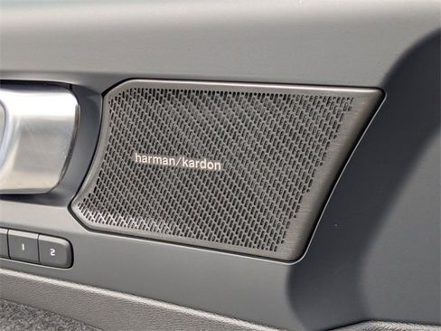 Used 2023 Volvo XC40 Recharge Ultimate image 25