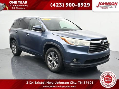 Used 2015 Toyota Highlander XLE FWD image 1