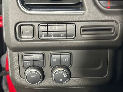 Used 2023 Chevrolet Tahoe Z71 w/ Luxury Package image 19