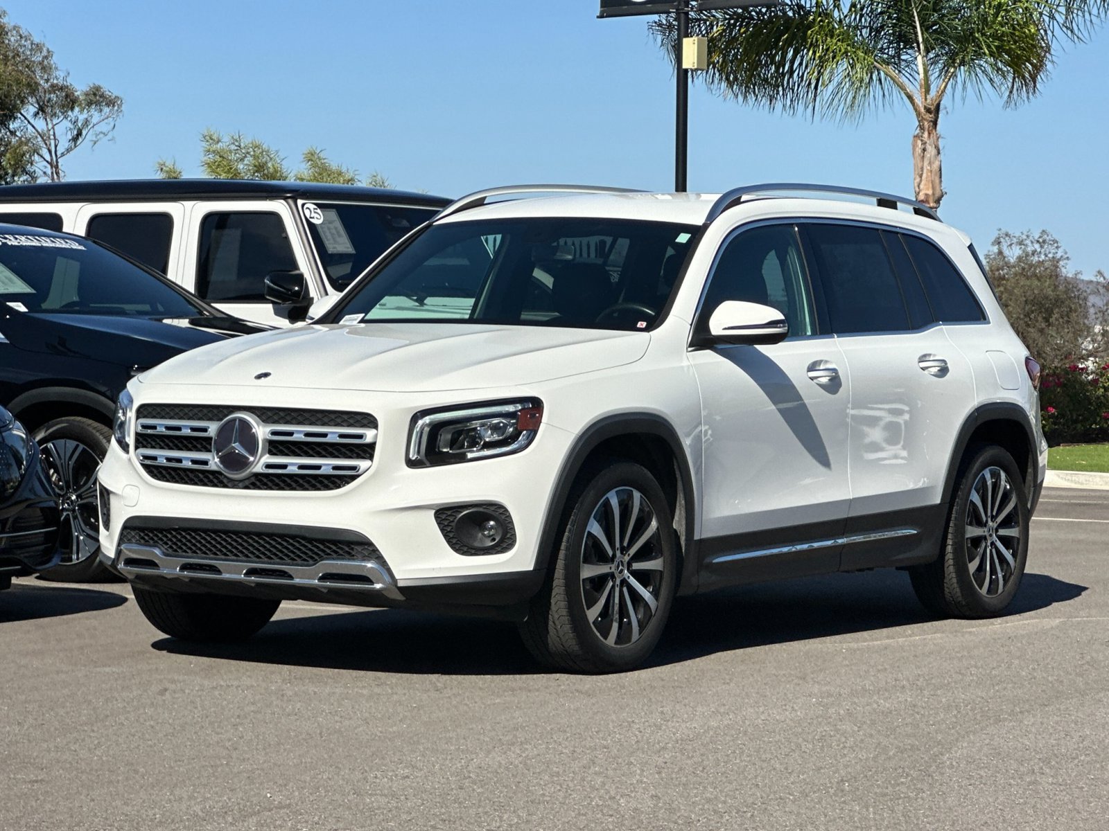 Used 2023 Mercedes-Benz GLB 250 w/ Premium Package image 7