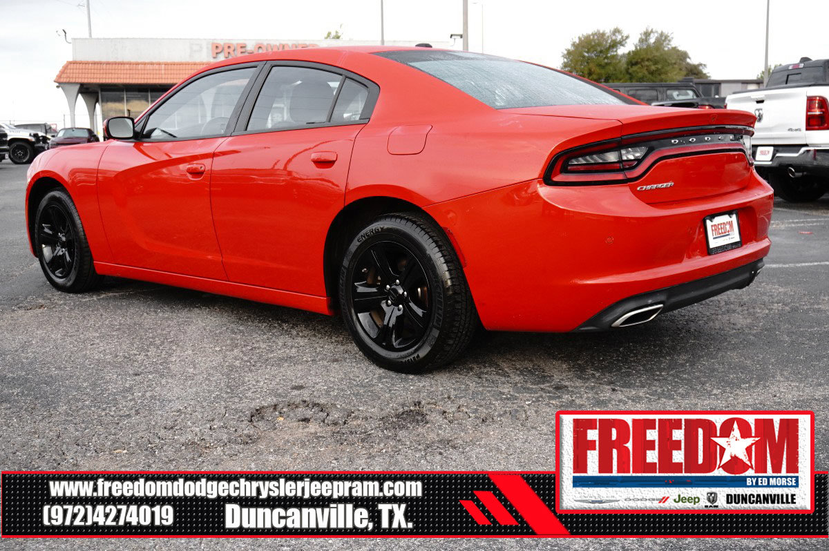 Used 2022 Dodge Charger SXT RWD image 3