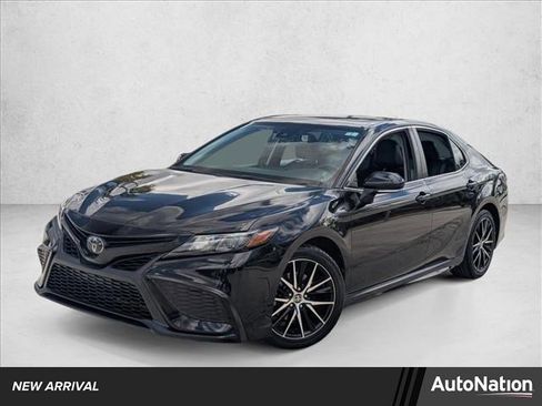 Certified 2022 Toyota Camry SE w/ Convenience Package image 1