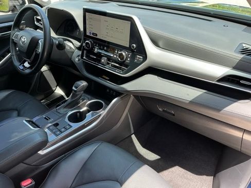 Used 2023 Toyota Highlander Platinum AWD/4WD image 19