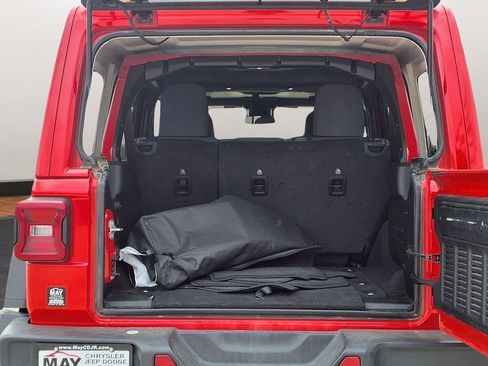 Used 2025 Jeep Wrangler Unlimited Rubicon AWD/4WD image 15