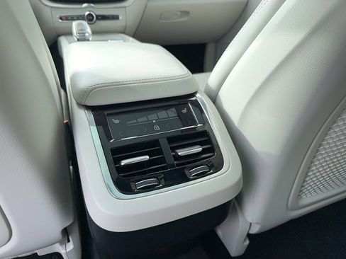 Certified 2022 Volvo XC60 B6 Inscription image 16