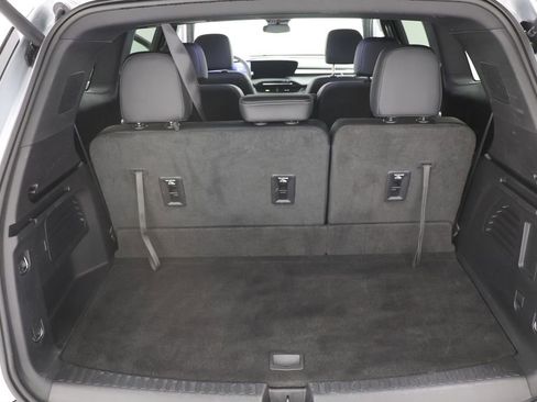 Used 2025 Buick Enclave Preferred AWD/4WD image 28