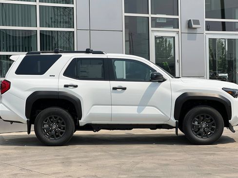 New 2026 Toyota 4Runner SR5 AWD/4WD image 3