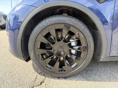 Used 2021 Tesla Model Y Long Range image 20