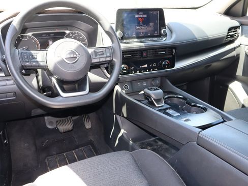 Used 2022 Nissan Rogue SV FWD image 4