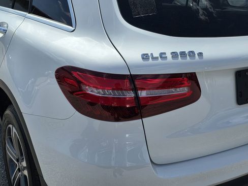 Used 2019 Mercedes-Benz GLC 350e 4MATIC w/ Premium Package image 7