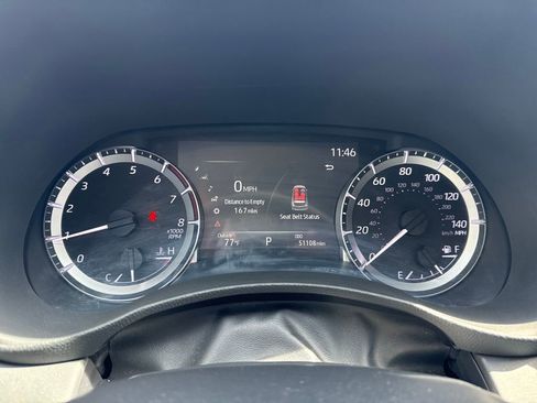 Used 2023 Toyota Highlander XLE image 17