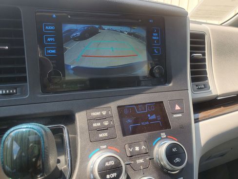 Used 2017 Toyota Sienna XLE w/ XLE Navigation Package FWD image 54