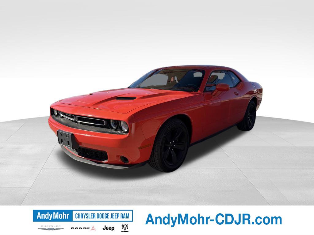 Used 2016 Dodge Challenger SXT RWD image 3