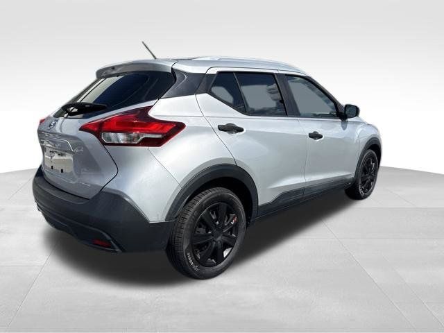 Used 2018 Nissan Kicks S FWD image 5