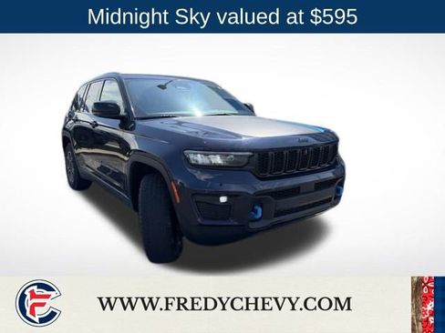 Used 2024 Jeep Grand Cherokee Trailhawk AWD/4WD image 3