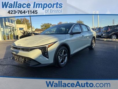 New 2025 Kia K4 LXS