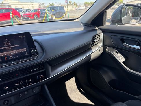 Used 2025 Nissan Rogue SV FWD image 37