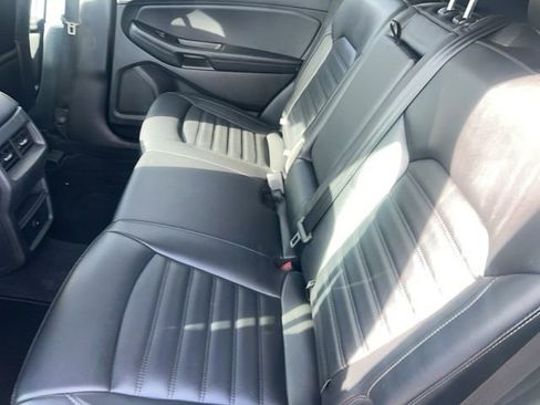 Used 2023 Ford Edge SEL image 9