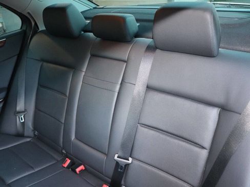 Used 2013 Mercedes-Benz E 350 Sedan image 56