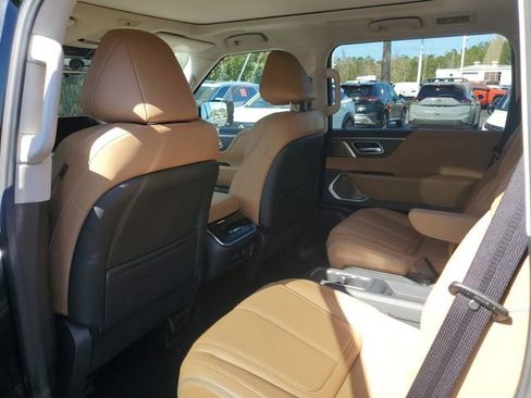 Used 2025 INFINITI QX80 Sensory image 8