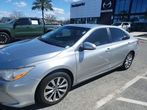Used 2017 Toyota Camry XLE image 4