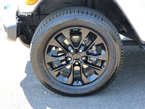 Used 2023 Jeep Wrangler Unlimited Sahara AWD/4WD image 13